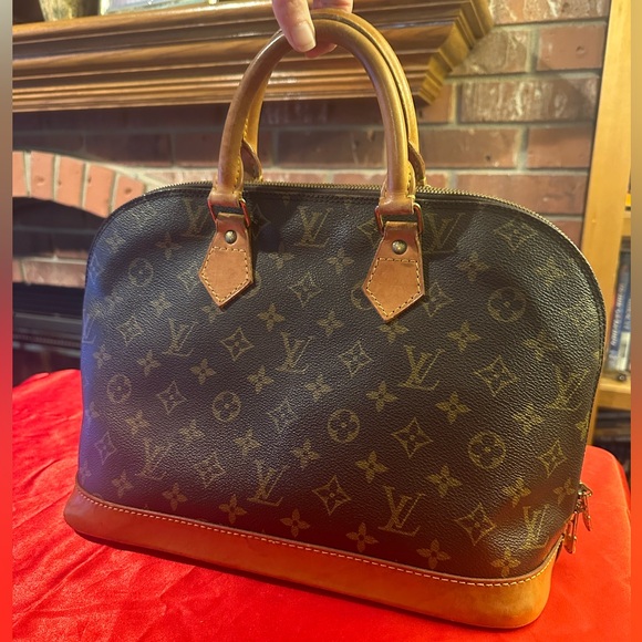 WOW POSHMARK - Authentic Vintage Louis Vuitton Monogram Alma Handbag - Picture 12 of 15